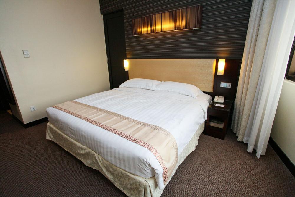 Royal Queens Khách sạn 4*