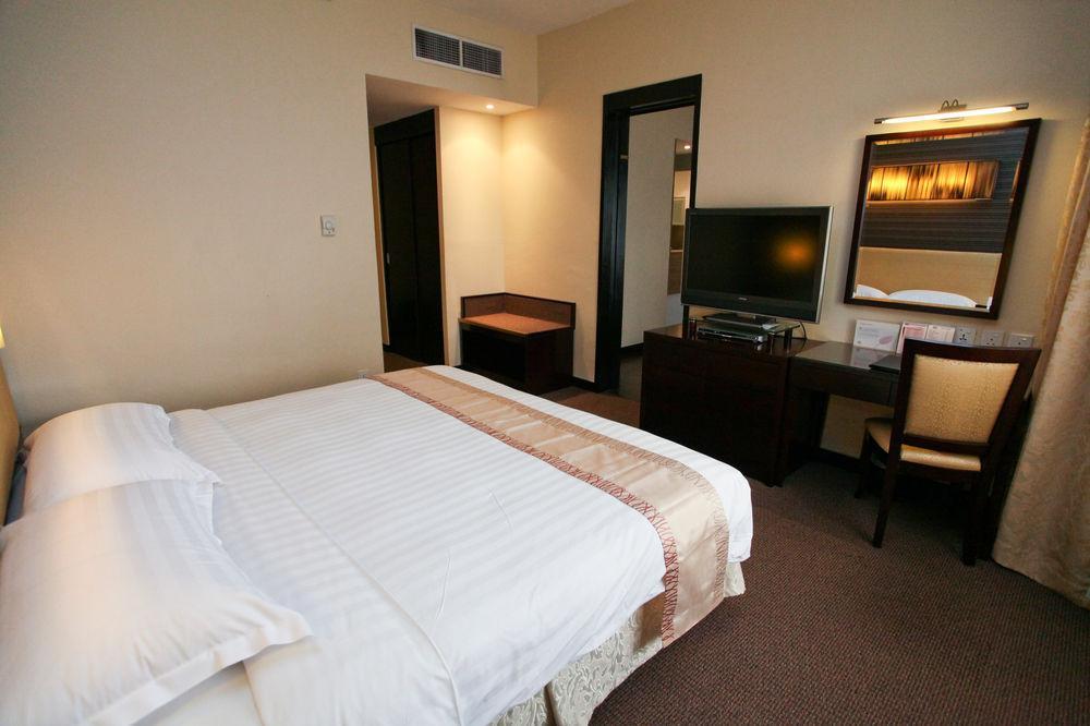 Royal Queens Khách sạn 4*