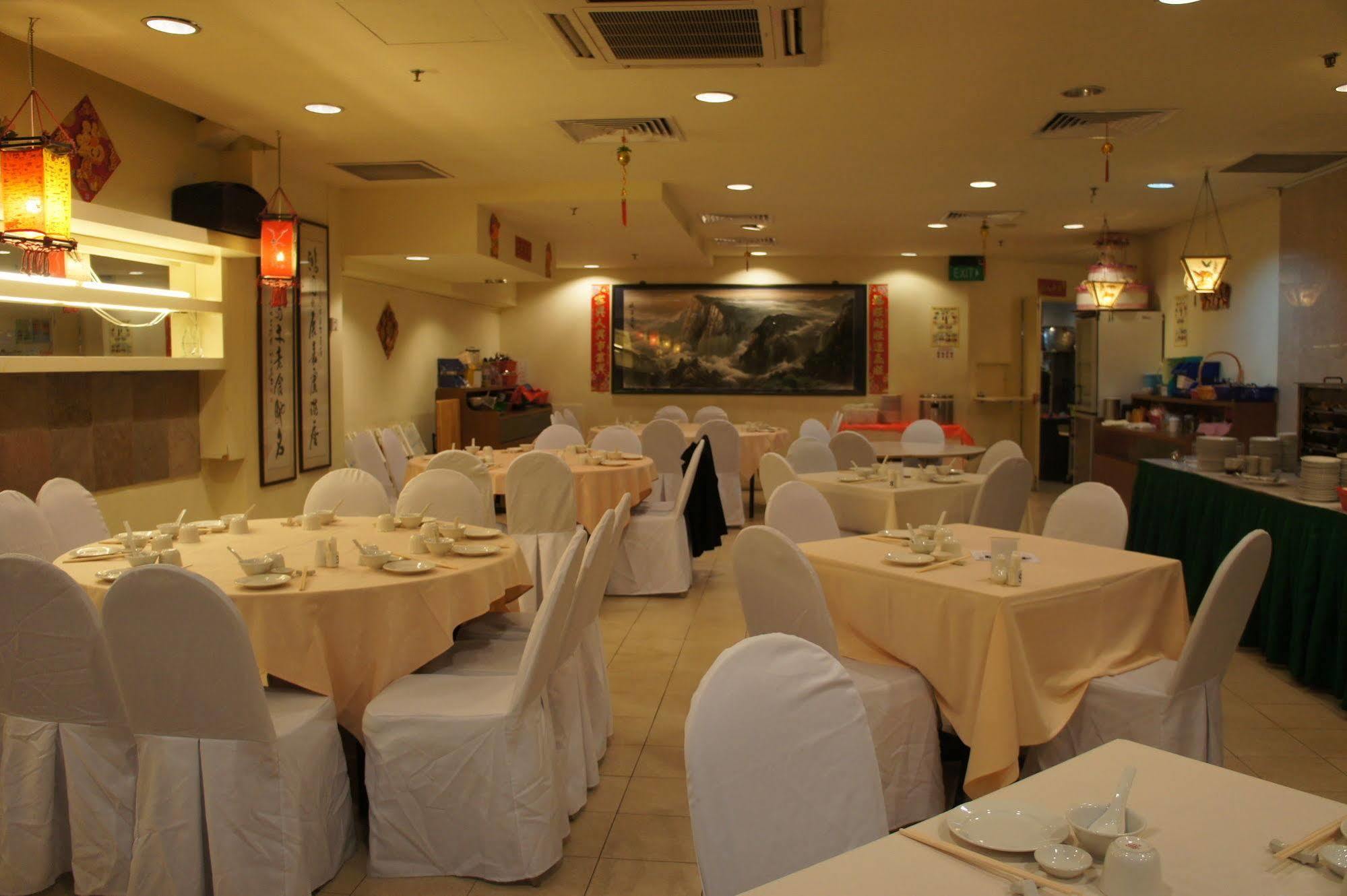 Khách sạn Royal Queens 4*